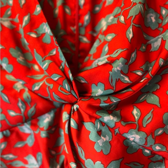 NWT Love, Whit by Whitney Port Red Floral Crop Top Women's Size Small (17” P2P) - Picture 6 of 11